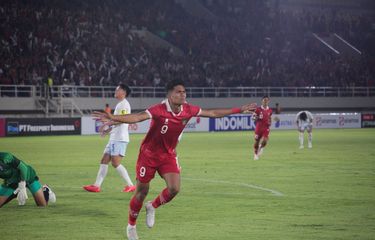 Penyerang Timnas U23 Indonesia, Ramadhan Sananta, melakukan selebrasi setelah mencatatkan gol ke gawang Taiwan pada laga Kualifikasi Piala Asia 2024 di Stadion Manahan, Solo, pada Sabtu (9/9/2023). Terbaru, Ramadhan Sananta bergabung dengan Timnas U24 Indonesia untuk laga 16 besar Asian Games 2022 melawan Uzbekistan.