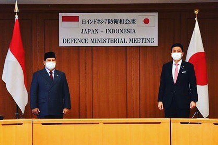 Indonesian Minister of Defense Prabowo Subianto meets Japanese Minister of Defense Nobuo Kishi in Tokyo, Japan on Sunday (28/3/2021)