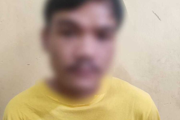 SA (30) pelaku penipuan terhadap tiga warga Baduy ditangkap di Stasiun Rangkasbitung, 15 November 2022.