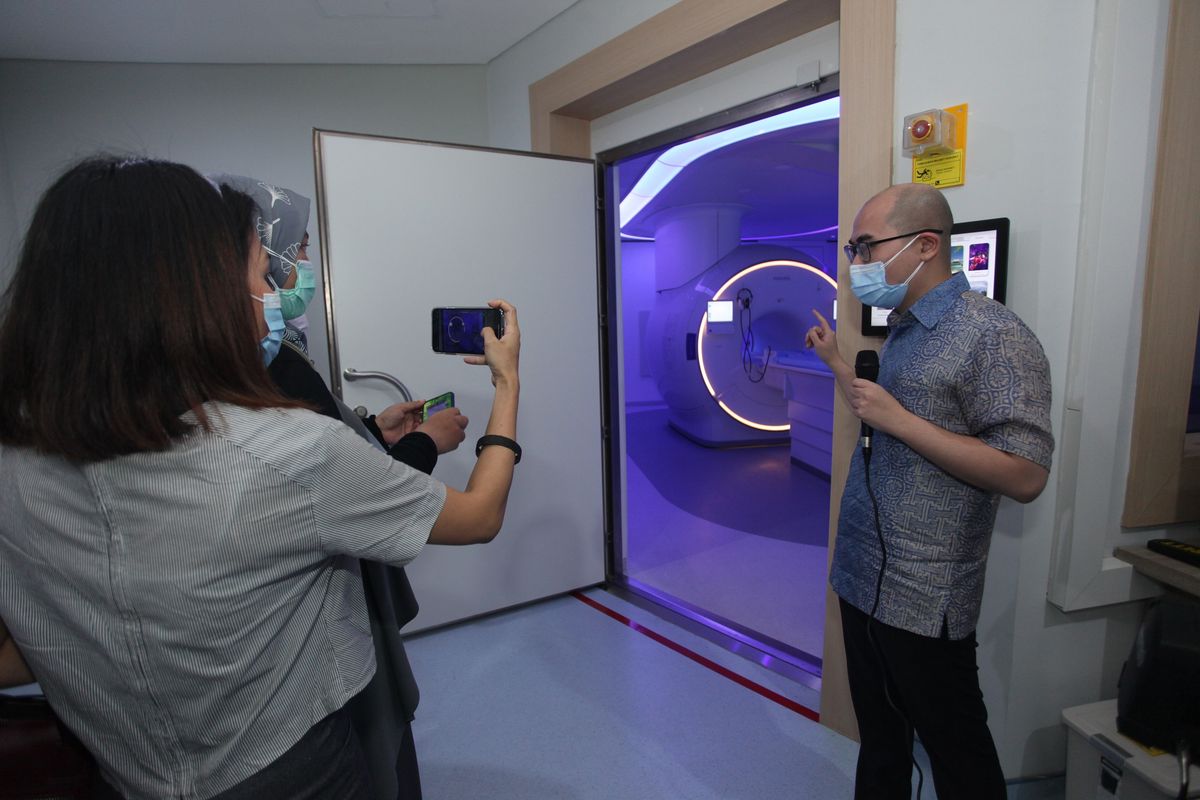 Philips Ingenia Ambition X yang dilengkapi dengan Philips Ambient Experience memberikan layanan pemeriksaan MRI yang lebih cepat, akurat dan memberikan kenyamanan bagi pasien.