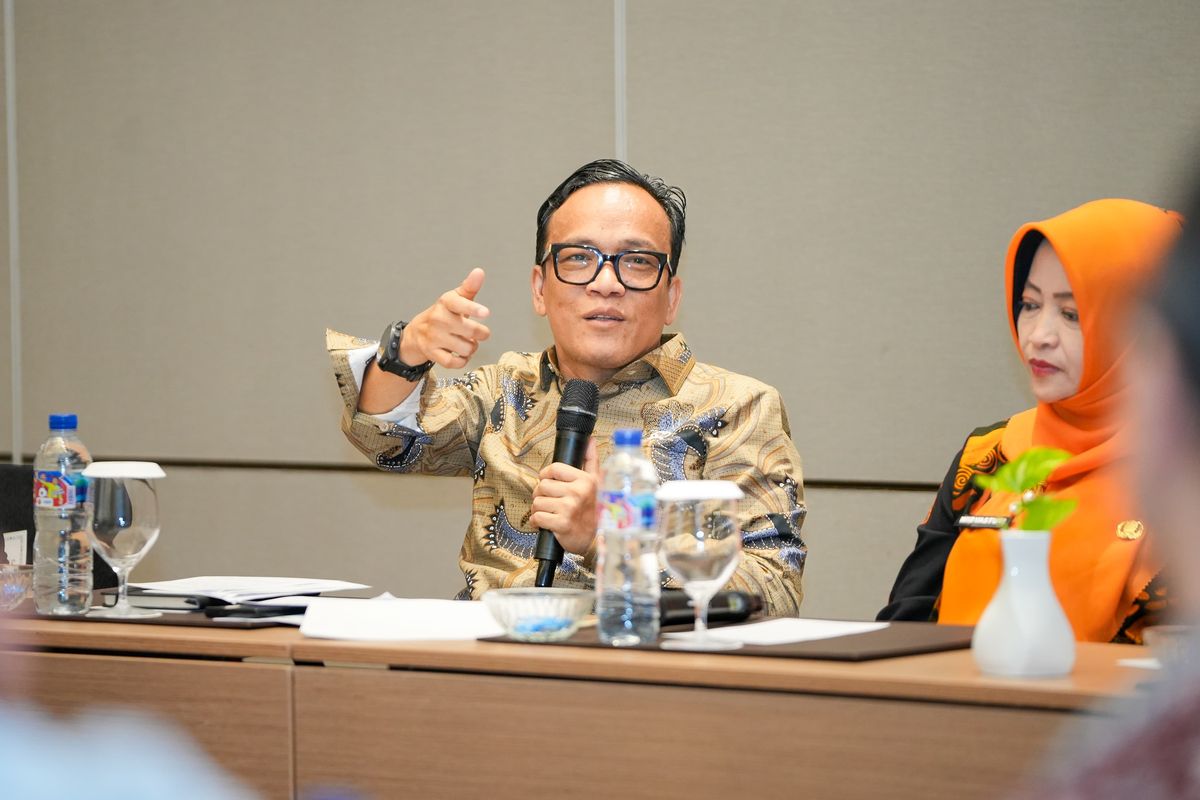Wakil Menteri Ketenagakerjaan (Wamenaker) Immanuel Ebenezer (Noel) dalam acara Silaturahmi dan Halalbihalal ?Bersatu Bangun Indonesia? bersama Asosiasi Pertekstilan Indonesia (API) di Surakarta, Jawa Tengah, Jumat (11/4/2025).
