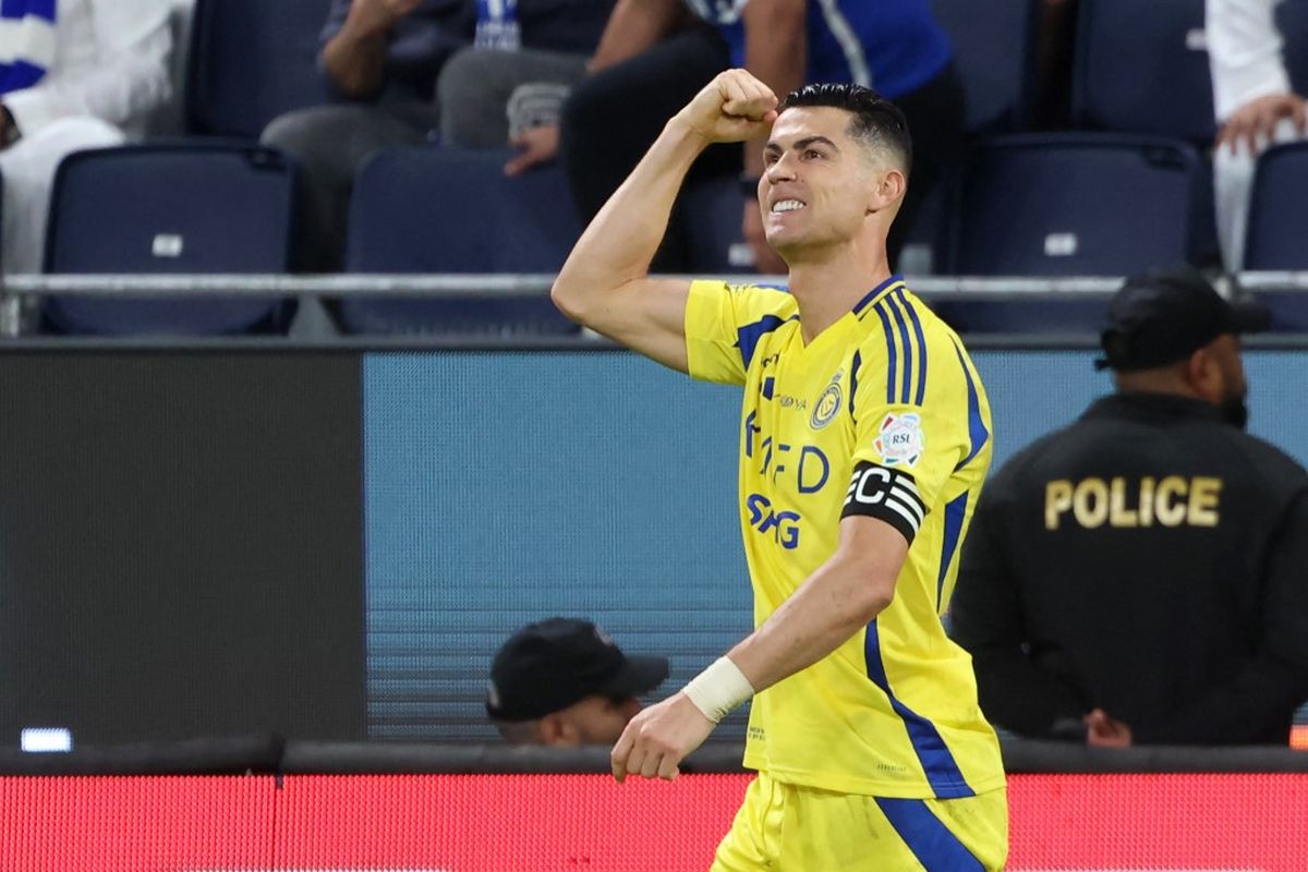 Dua gol Cristiano Ronaldo membawa Al Nassr menang 3-1 atas Al Hilal dalam laga panas papan atas Liga Arab Saudi Jumat (4/4/2025) atau Sabtu dini hari WIB.