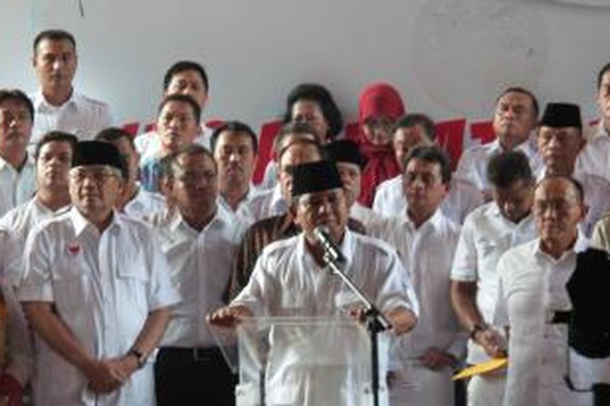 Calon presiden Prabowo Subianto menggelar jumpa pers di Rumah Polonia, Jakarta Timur, Selasa (22/7/2014). 
