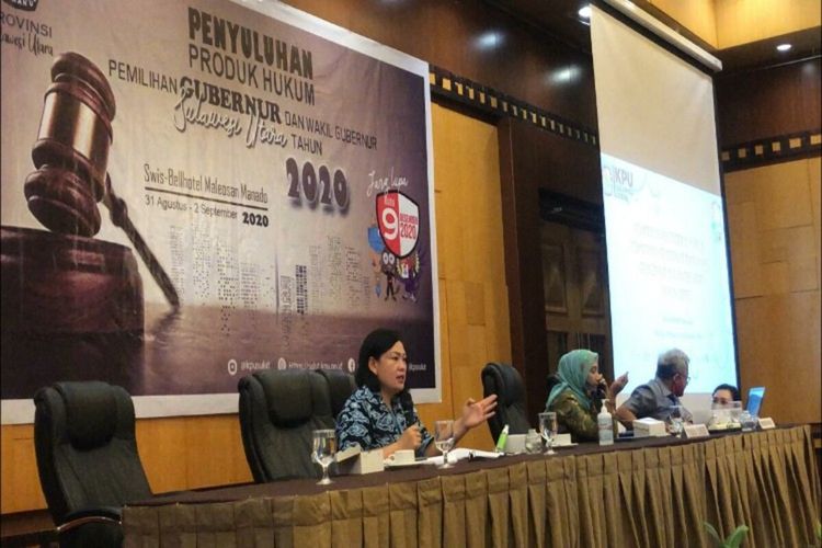 Komisioner KPU Sulawesi Utara Yessy Momongan saat memberikan materi dana kampanye pada kegiatan penyuluhan produk hukum pemilihan gubernur dan wakil gubernur tahun 2020, Selasa (1/9/2020).