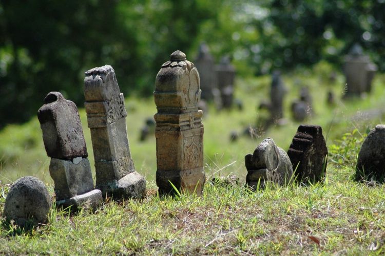 Makam Mahligai di Tapanuli Tengah, Sumatera Utara.