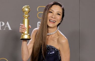 Michelle Yeoh dinobatkan sebagai Best Actress in a Motion Picture ? Musical or Comedy award for Everything Everywhere All at Once in the press room during the 80th Annual Golden Globe Awards at The Beverly Hilton on January 10, 2023 in Beverly Hills, California. 