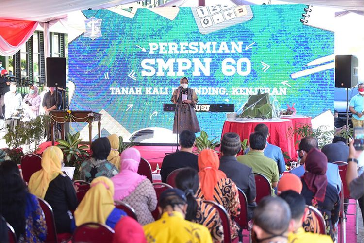 Wali Kota Surabaya Tri Rismaharini di acara peresmian SMPN 60 Surabaya 