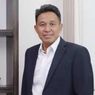 Si Ganteng Pengawal Ruang Laut, Birokrat Panutan