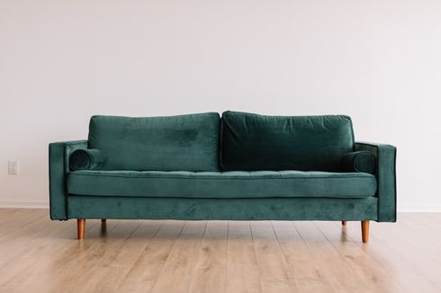 5 Langkah Mudah Membersihkan Furnitur Berbahan Beludru