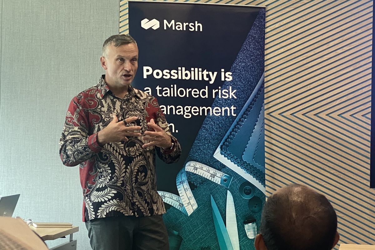 CEO of Marsh McLennan Indonesia and President Director of Marsh Indonesia, Douglas Ure saat memaparkan riset The Global Risks Report 2024 dari World Economic Forum di Jakarta (19/8/2024).
