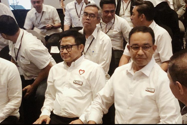 Capres dan cawapres nomor urut 1 Anies Baswedan dan Muhaimin Iskandar menghadiri konsolidasi tim pemenangannya di Hotel Arya Duta, Gambir, Jakarta, Kamis (21/12/2023). 