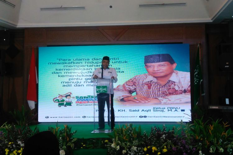 Ketua Umum Pengurus Besar Nahdlatul Ulama (PBNU) Said Aqil Siradj memberikan sambutan Grand Launching Hari Santri 2017, di Jakarta, Kamis (10/8/2017).