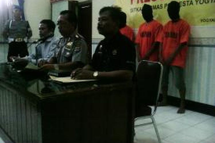 Kapolresta Yogyakarta AKBP Slamet Santoso saat memaparkan kronologis penangkapan komplotan Bagong Cs di Mapolresta Yogyakarta, Rabu (6/11/2013).
