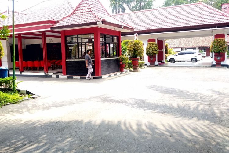 Suasana rumah dinas Wali Kota Blitar di Jalan Sodanco Supriyadi Nomor 18, Kota Blitar yang disatroni kawanan perampok, Selasa (13/12/2022)