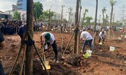 Antam Ikut Kegiatan Penanaman Pohon bersama Presiden Jokowi di Hutan Kota Jaktim
