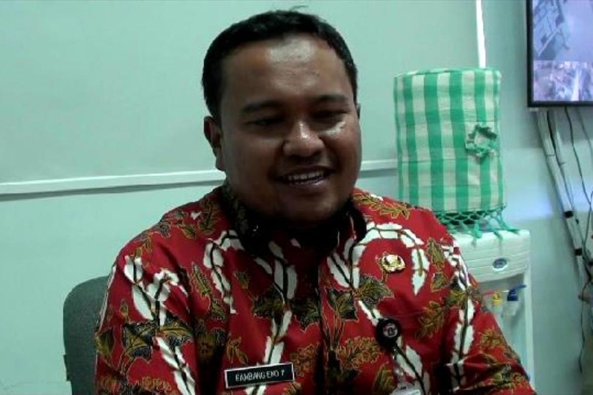 Camat Matraman Bambang Eko di Kantor Camat Matraman, Jakarta Timur yang bantah minta sapi ke penjual hewan qurban sebagai syarat jualan, Kamis (1/8/2019).