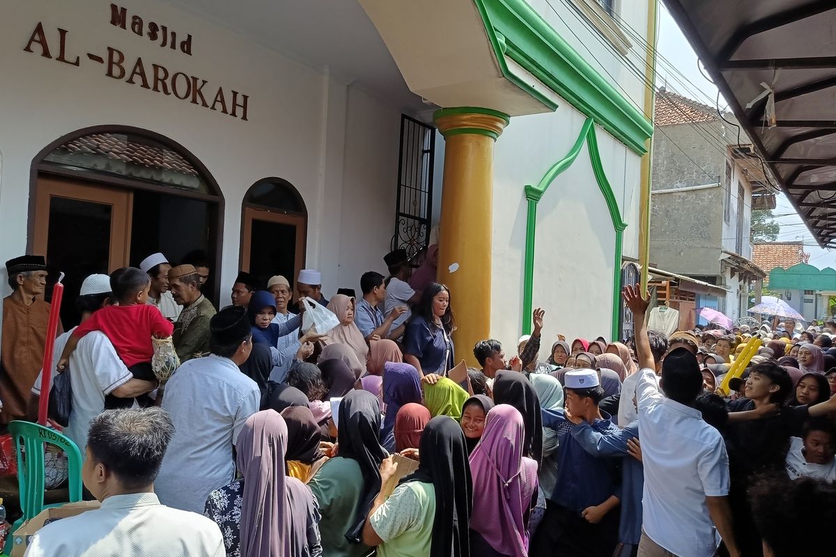 Suasana peringatan Maulid Nabi Muhammad SAW di RT 03 RW 02, Desa Dramaga, Kecamatan Dramaga, Kabupaten Bogor.
