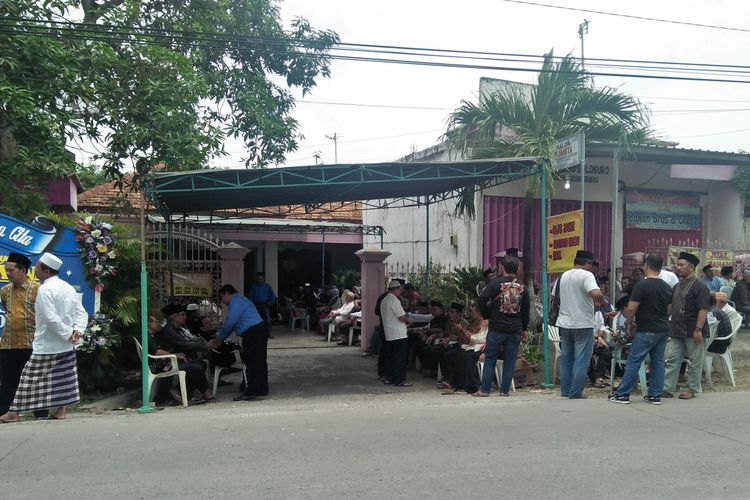 Suasana di rumah duka di Desa Sumberwudi, Kecamatan Karanggeneng, Lamongan, Sabtu (4/1/2020).