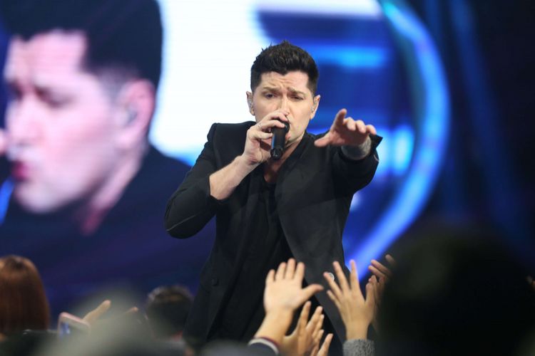 Penampilan The Script saat acara Road to Grand Final Indonesian Idol 2018 di Studio 11, MNC Studio, Kebon Jeruk, Jakarta Barat, Senin (09/04/2018). Kedatangan The Script seabagai bintang tamu untuk meramaikan episode Road to Grand Final Indonesian Idol 2018.