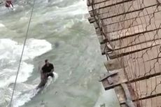Viral, Video Satu Keluarga Jatuh dari Jembatan Gantung, Ibu dan Anak Terjun ke Sungai, Ayah Tergantung