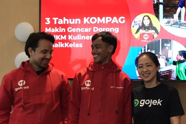 Group Head of Merchant Marketing Gojek dan GoTo Financial, Bayu Ramadhan (kiri); Pemilik Usaha Pancong Ruang Rasa dan Ketua KOMPAG Depok, Lathiful Amri (tengah); dan Head of Food & Platform Merchant Marketing GoTo, Felicia Wijaya dalam diskusi bersama media di Jakarta, Senin (17/10/2022). 