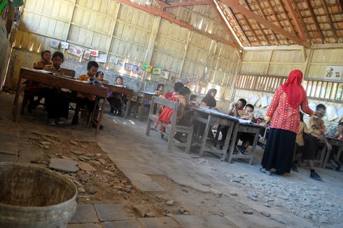 Pelajar SDN 3 Nglinduk: Tolong Pak Jokowi, Perbaiki Sekolah Kami