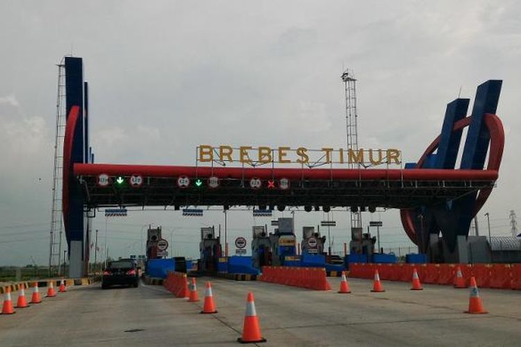 Gerbang Tol Brebes Timur. Tarif untuk melintasi Tol Pejagan-Brebes Timur Rp 20.000.