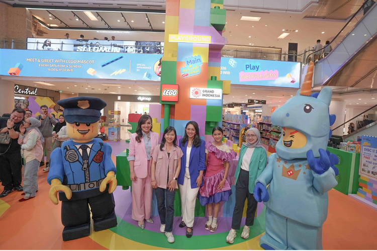(dari kiri ke kanan) Kanina Hanindita, General Manager Marketing Communication & Operations at Grand Indonesia, Nonviyanti, Senior Division Manager at MAP Aktif Adiperkasa, Pritta Tyas, Clinical and Family Psychologist, Quinn Salman, Actrees and Singer, Yulia Suraatmadja, Senior Brand Manager and Site Lead Indonesia Marketing at The LEGO Group, pada acara LEGO Playground ?Main dan Jadi Hebat?, Jumat, 5 Juni 2026.