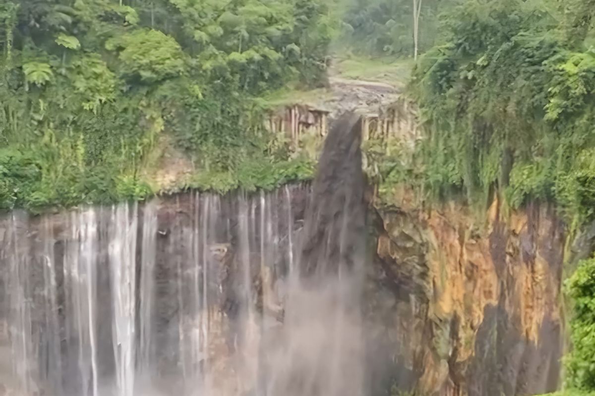 Video Banjir di Tumpak Sewu Viral, Pengunjung Dilarang Turun ke Dasar Sungai Lewat Jam 3 Sore