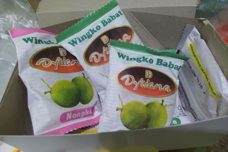 Wingko babat merek Dyriana, makanan khas dari Kota Semarang. Wingko babat terbuat antara lain dari tepung ketan dan parutan kelapa. 