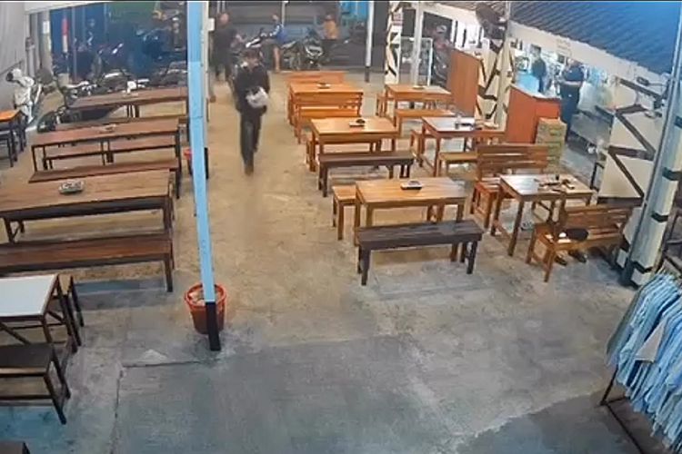 Dugaan Gangster di Sidoarjo, Sekelompok Pelaku Kejar Korban yang Berlindung di Warkop