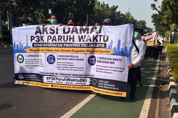 PPPK Dinkes Demo di Balai Kota DKI, Tuntut Gaji 13 dan BPJS Ketenagakerjaan