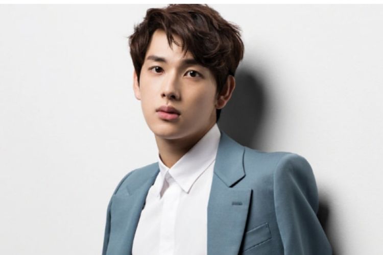 Im Si-wan pemeran Jang Geu-rae dalam serial Misaeng: Incomplete Life.