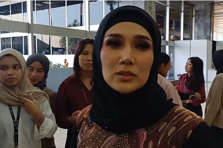 Penyanyi dan anggota DPR RI Mulan Jameela ditemui di Gedung Nusantara Kompleks Parlemen, Senayan, Jakarta, Selasa (29/8/2023).