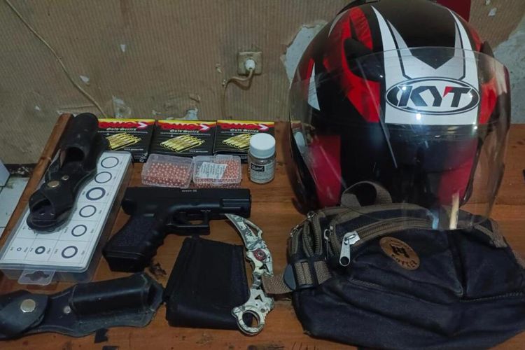 Barang bukti curat yang dilakukan tersangka AL (37) dan AS (29).