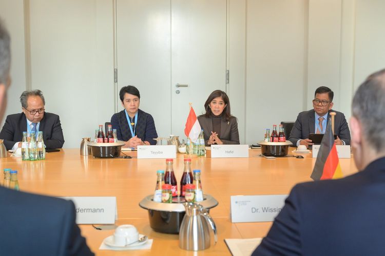 Menteri Komunikasi dan Digital Indonesia (Menkomdigi) Meutya Hafid saat menghadiri undangan dari Kementerian Digital dan Perhubungan Jerman dalam rangka International Digital Dialogue Conference (IDDC) 2024 di Berlin pada 21-22 November 2024. 
