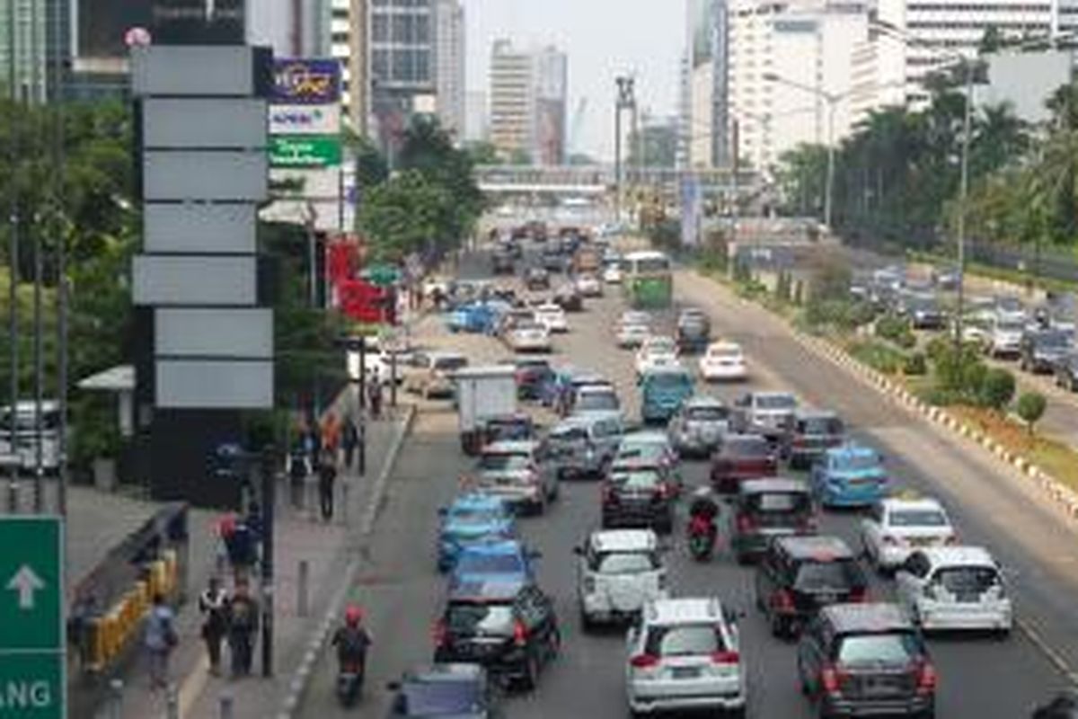 Kemacetan yang terjadi di kawasan Bundaran HI, tepatnya di jalan masuk mal Grand Indonesia, Kamis (25/12/2014)