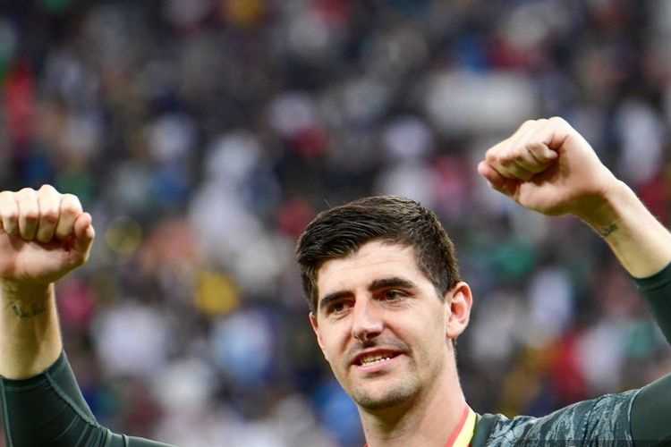 Kiper Real Madrid, Thibaut Courtois merayakan kemenangannya setelah memenangkan final Piala Super Spanyol antara Real Madrid dan Atletico Madrid pada 12 Januari 2020, di King Abdullah Sports City di Arab Saudi, kota Jeddah.