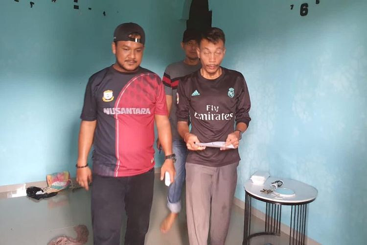 Az (37) warga Kampung Melayu Kelurahan Batu Besar, Nongsa, Batam, Kepulauan Riau (Kepri) ditangkap unit Reskrim Polsek Nongsa, Jumat (20/10/2023).