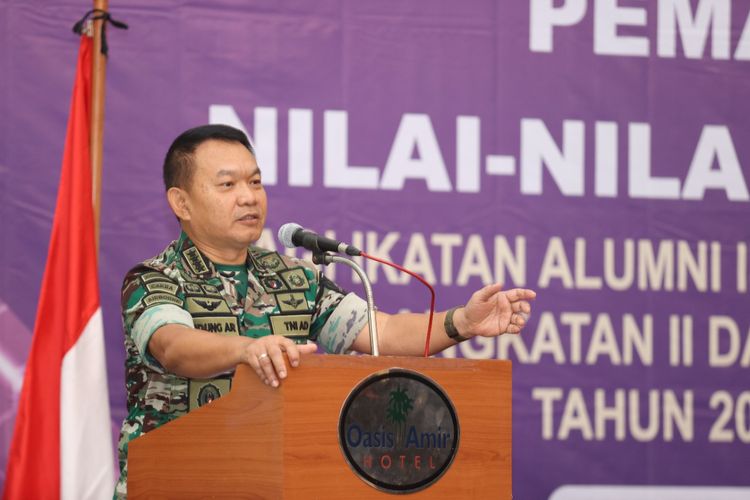 Kepala Staf Angkatan Darat (KSAD) Jenderal Dudung Abdurachman saat menjadi narasumber pada Pelatihan Kepemimpinan Pemantapan Nilai-nilai Kebangsaan Angkatan II alumni Institut Teknologi Bandung (ITB) dan Yayasan Perguruan Cikini di Oasis Amir Hotel, Jakarta, Jumat (28/10/2022).