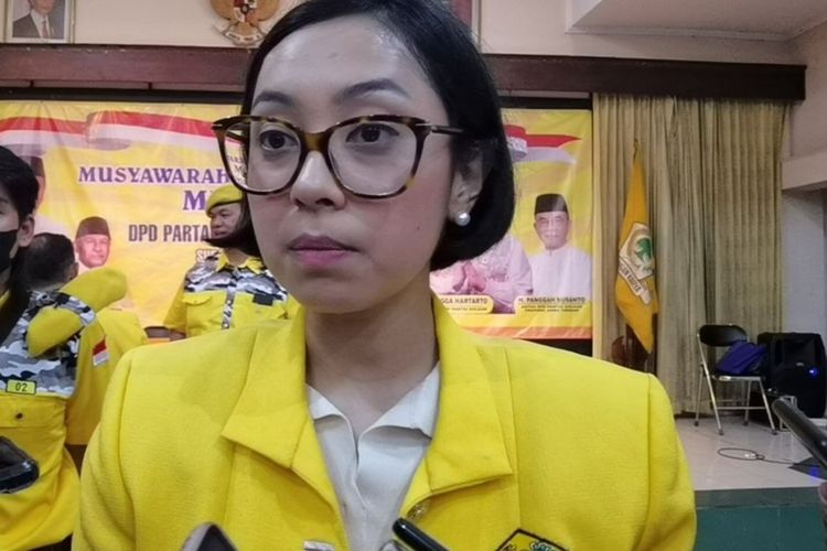 Sekar Krisnauli Tanjung, putri politisi senior Partai Golongan Karya (Golkar) Akbar Tanjung resmi menjadi Ketua Dewan Pimpinan Daerah (DPD) Partai Golkar Solo, pada Minggu (16/4/2023).