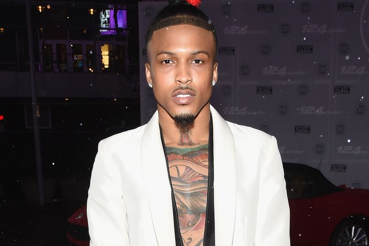 LOS ANGELES, CA - NOVEMBER 20:  Rapper August Alsina attends the 2016 American Music Awards Red Carpet Arrivals sponsored by FIAT 124 Spider at Microsoft Theater on November 20, 2016 in Los Angeles, California.  (Photo by Michael Kovac/AMA2016/Getty Images for FIAT)
