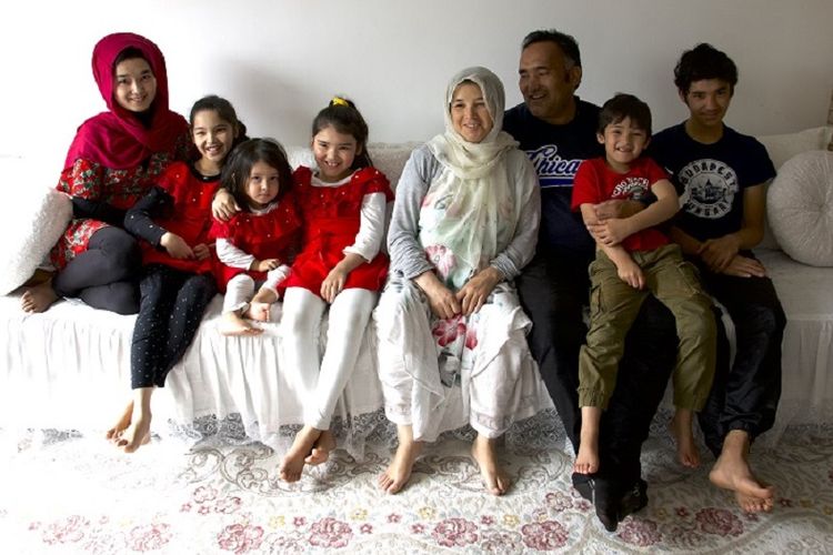 Nasir Ahmad (tiga dari kanan) bersama istri dan enam dari tujuh anaknya yang kini tinggal di Austria.