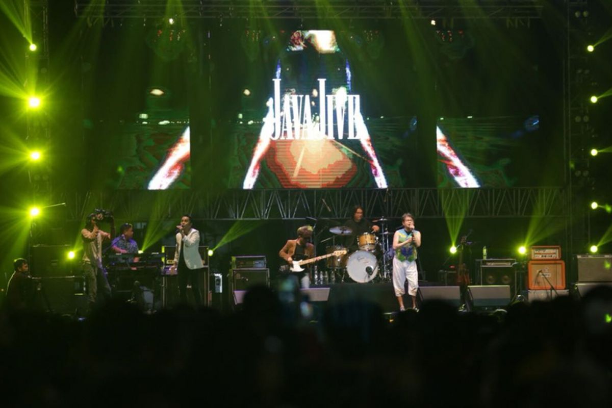 Grup musik Java Jive menjadi salah satu penampil di The 90s Festival, yang digelar di Gambir Expo, Kemayoran, Jakarta Pusat, Sabtu (10/11/2018).