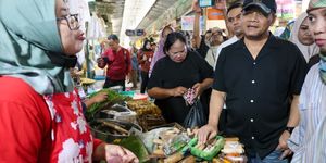 Gubernur Jateng Ahmad Luthfi melakukan sidak di Pasar Bunder, Kabupaten Sragen, Jateng, Rabu (18/3/2026).