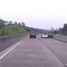 Ramai Video Mobil Pemudik Salip Sembarangan di Tol, Ingat Etikanya