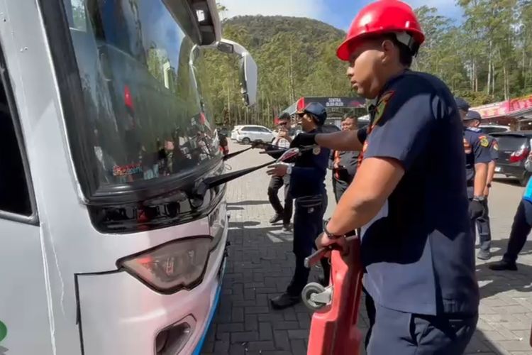 Antisipasi Rem Blong di Turunan Ciwidey, Polresta Bandung Perketat 'Ramp Check' Bus Pariwisata