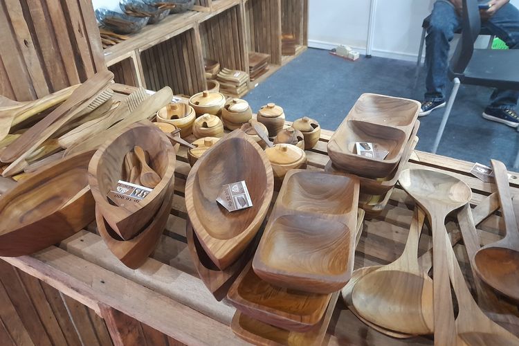 Peralatan makan kayu milik Qya Home Decor, sudah ekspor ke Amerika dan Eropa. 