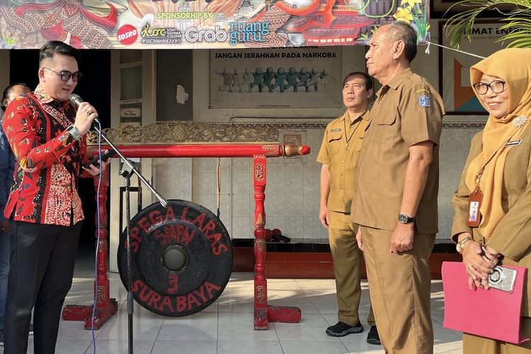 Dispendik ketika menemui pihak sekolah saat MPLS, Senin (14/7/2025).