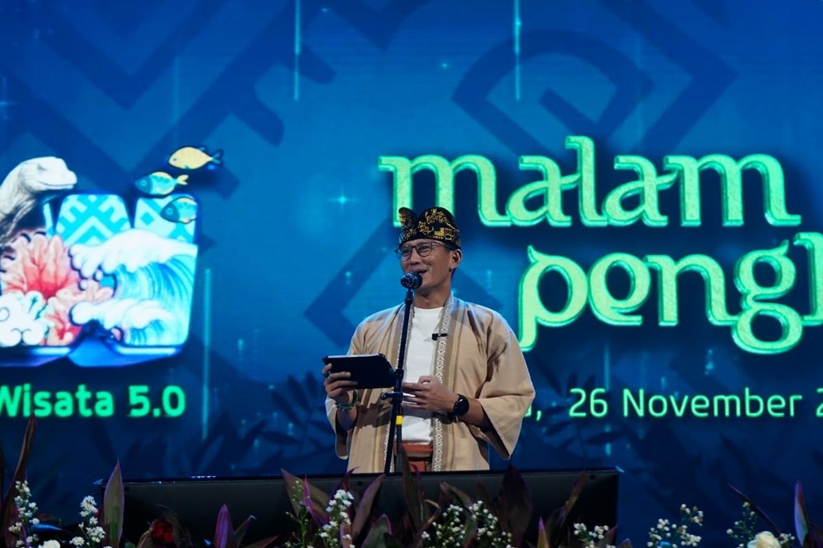 Menparekraf/Kabaparekraf Sandiaga Salahuddin Uno saat menghadiri acara Malam Penghargaan Kampanye Sadar Wisata (KSW) 5.0 di Ciputra Artpreneur, Jakarta, Minggu (26/11/2023).
